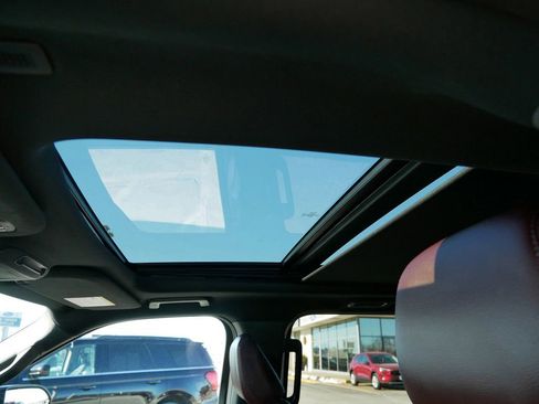 Used 2022 Ford Expedition Limited image 21