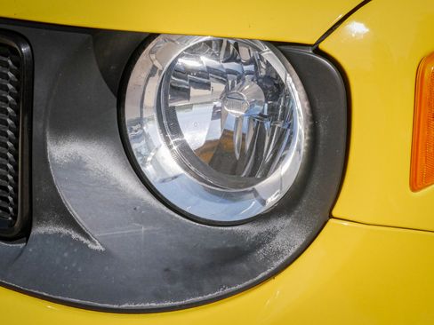 Used 2017 Jeep Renegade Altitude w/ Advanced Technology Group FWD image 6