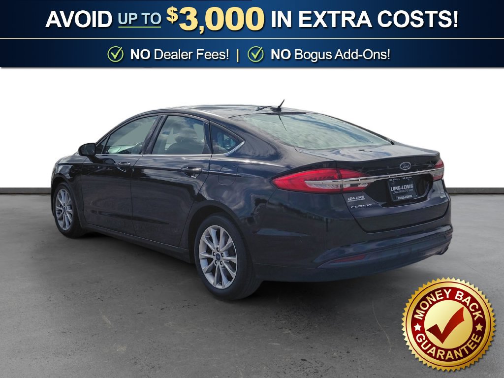 Used 2017 Ford Fusion SE FWD image 4