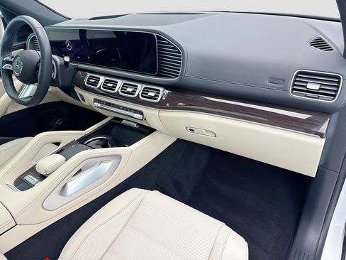 Used 2025 Mercedes-Benz GLS 580 4MATIC image 16
