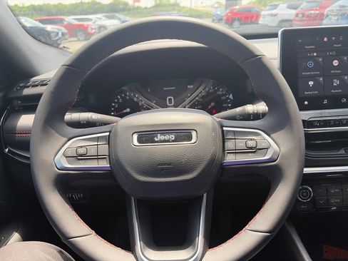 Used 2025 Jeep Compass Trailhawk AWD/4WD image 26