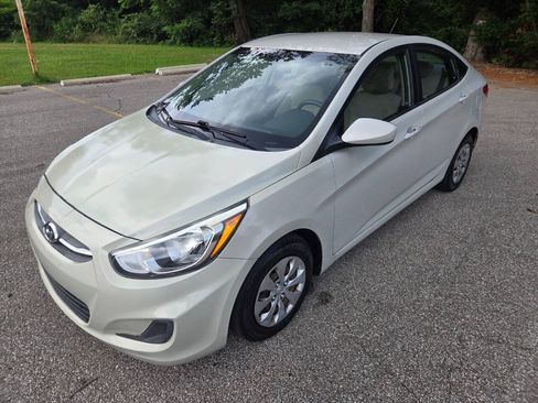 Used 2015 Hyundai Accent GLS FWD image 3