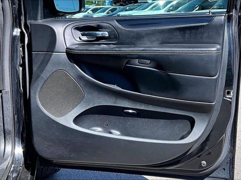 Used 2017 Dodge Grand Caravan SE FWD image 22