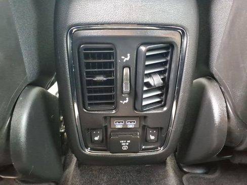 Certified 2019 Jeep Grand Cherokee Limited w/ Luxury Group II image 17