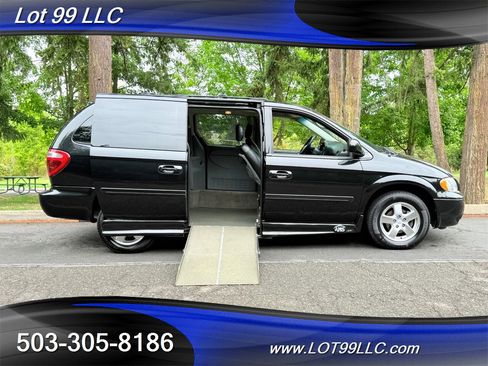 Used 2005 Dodge Grand Caravan SXT image 1