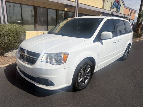 Used 2017 Dodge Grand Caravan SXT w/ Rear Park Assist Package FWD image 2