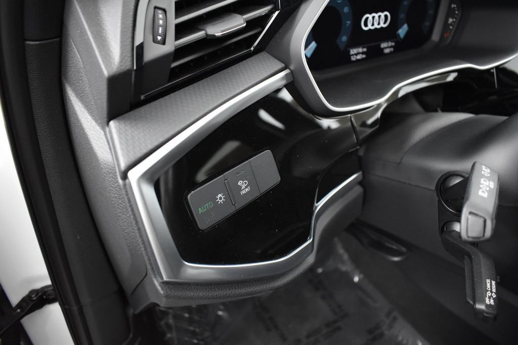 Used 2025 Audi Q3 2.0T Premium AWD/4WD image 7