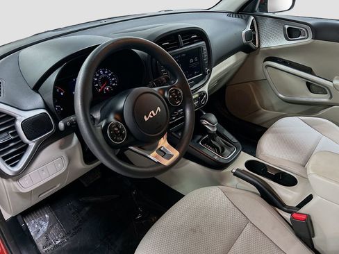 Used 2022 Kia Soul LX image 9