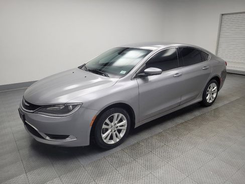 Used 2015 Chrysler 200 Limited w/ Convenience Group image 2