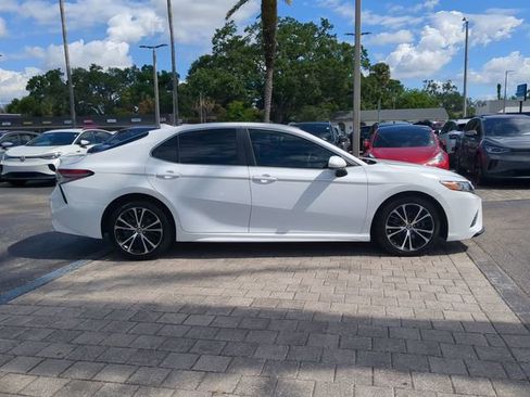 Used 2019 Toyota Camry SE FWD image 3