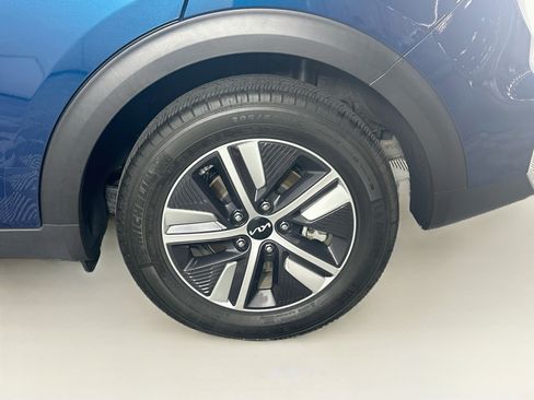 Used 2022 Kia Niro EX FWD image 11