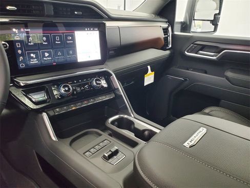 New 2026 GMC Sierra 3500 Denali w/ Denali Reserve Package image 19