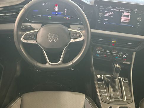 Used 2026 Volkswagen Jetta SE FWD image 15