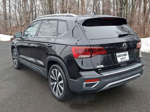 Used 2023 Volkswagen Taos SE w/ Panoramic Sunroof Package image 4