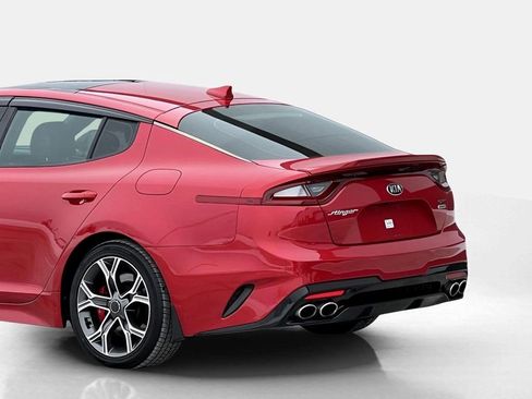 Used 2018 Kia Stinger GT2 image 9