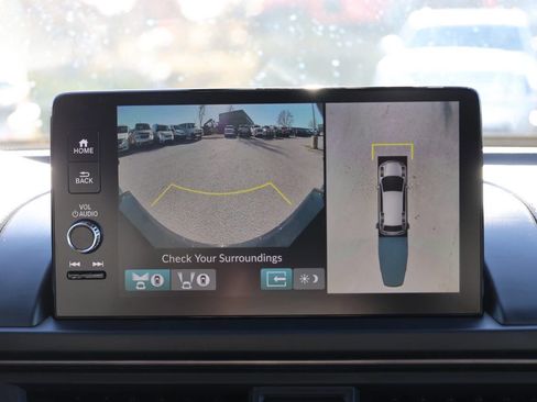 Used 2025 Honda Pilot TrailSport image 21