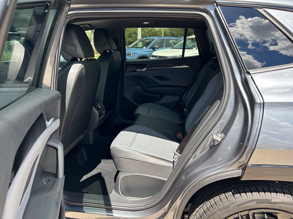 New 2026 Volkswagen Tiguan SE R-Line FWD image 47