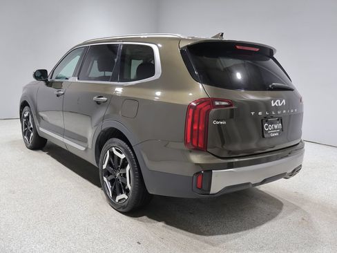 Used 2025 Kia Telluride S AWD/4WD image 5