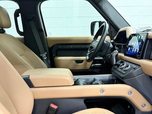 Used 2025 Land Rover Defender 110 X-Dynamic SE AWD/4WD image 43