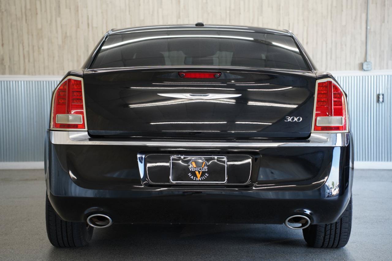 Used 2011 Chrysler 300 Limited RWD image 9
