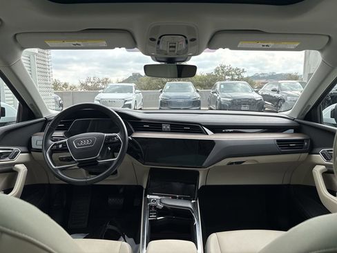 Used 2024 Audi Q8 e-tron Premium Plus w/ Premium Plus Package image 19