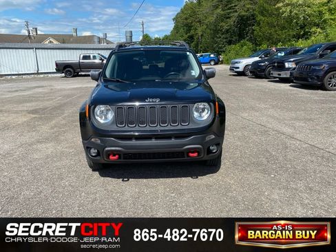 Used 2015 Jeep Renegade Trailhawk AWD/4WD image 2