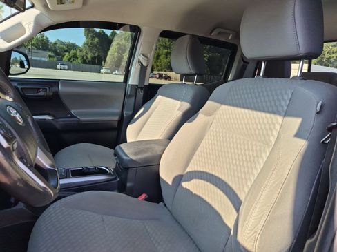Used 2021 Toyota Tacoma SR5 AWD/4WD image 17