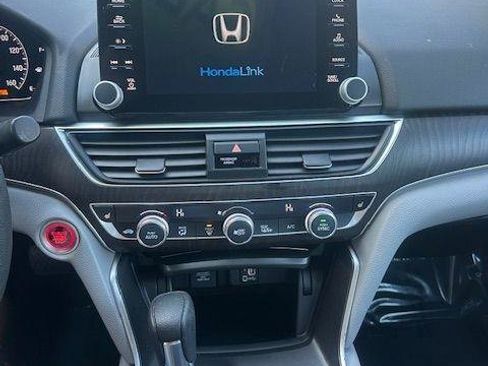 Used 2018 Honda Accord EX image 17