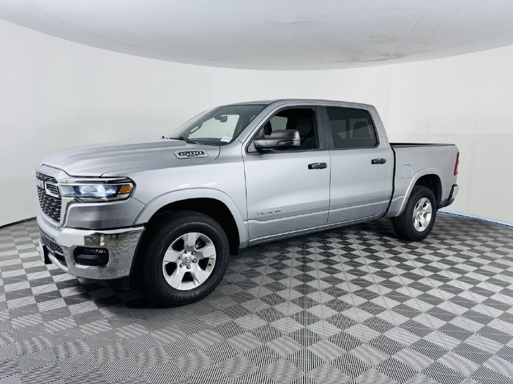 Used 2025 RAM 1500 Big Horn AWD/4WD image 4