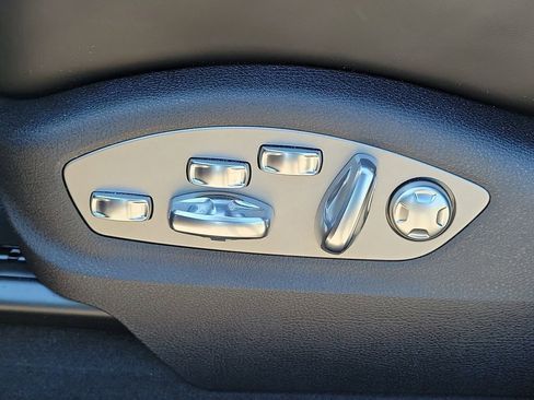 New 2026 Porsche Macan AWD/4WD image 29