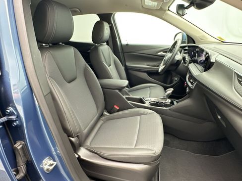 Certified 2025 Buick Encore GX Preferred w/ Comfort Package AWD/4WD image 28
