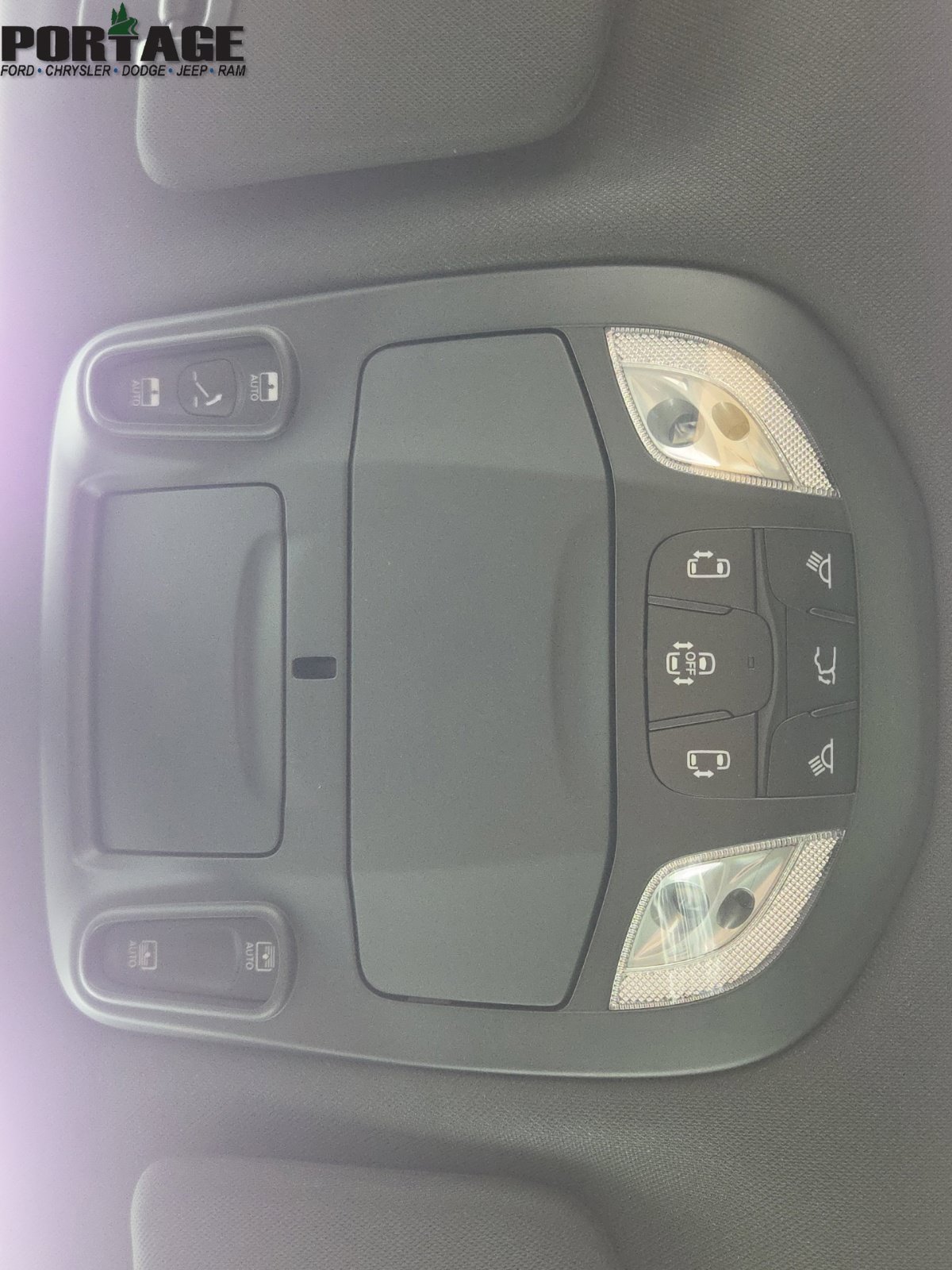New 2027 Chrysler Pacifica Limited w/ Family Tech Group AWD/4WD image 24