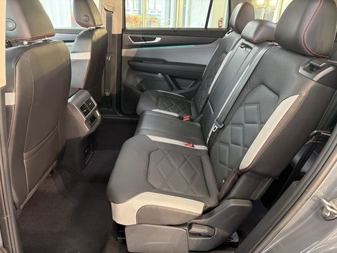 Used 2024 Volkswagen Atlas Peak Edition SEL AWD/4WD image 22