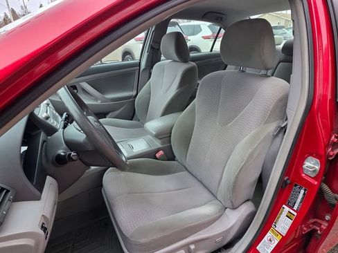 Used 2010 Toyota Camry LE image 9