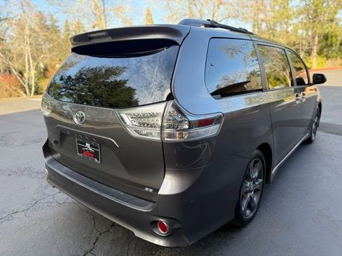 Used 2015 Toyota Sienna SE w/ SE Preferred Package image 5