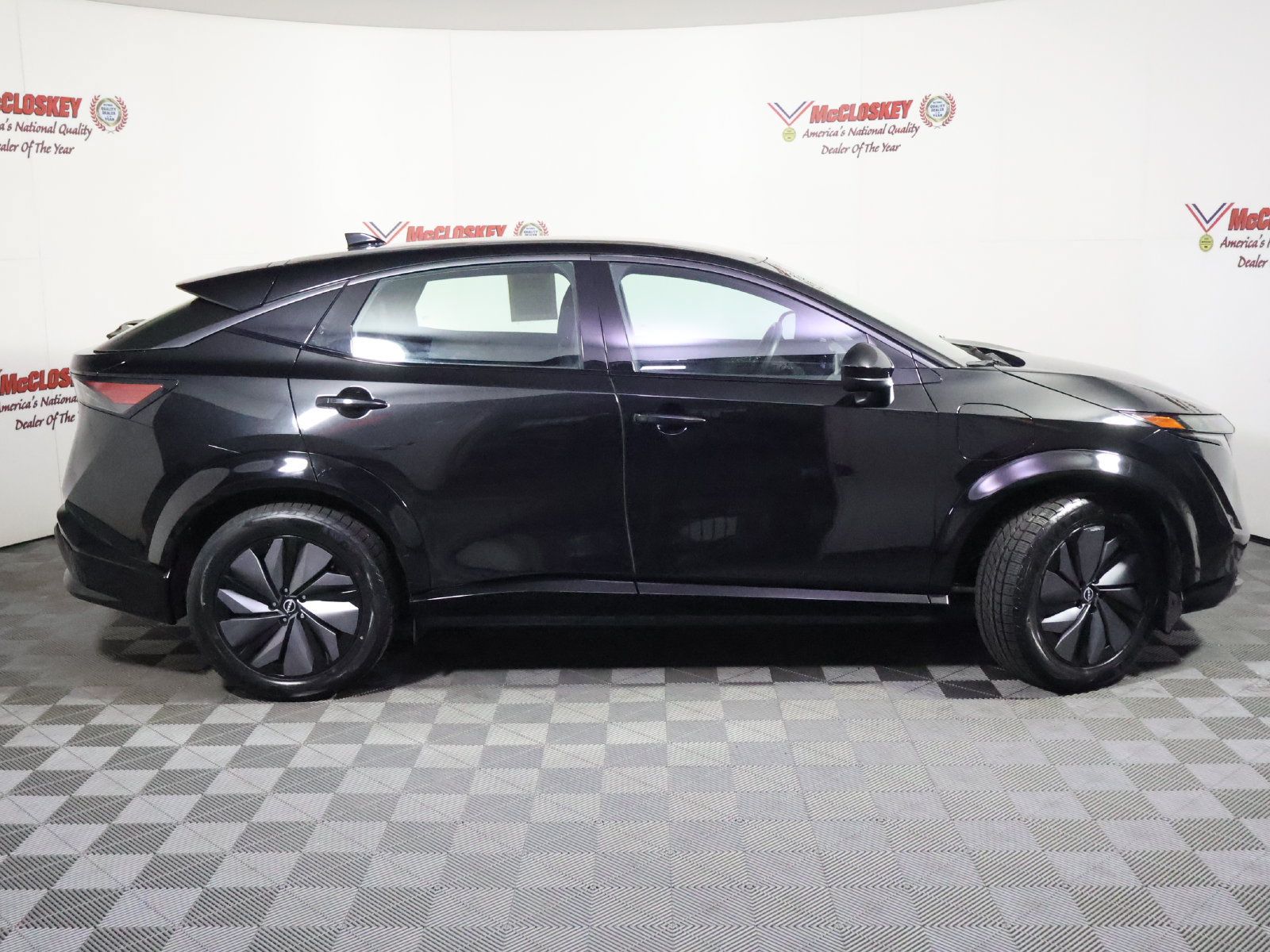 Used 2023 Nissan Ariya AWD image 3