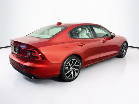Used 2020 Volvo S60 T5 Momentum FWD image 9