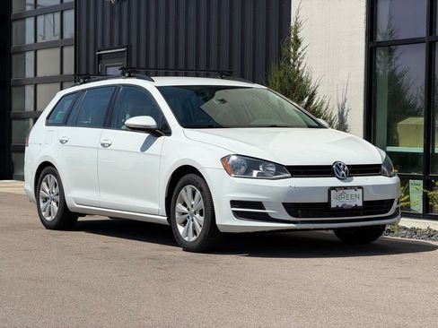 Used 2017 Volkswagen Golf S image 4