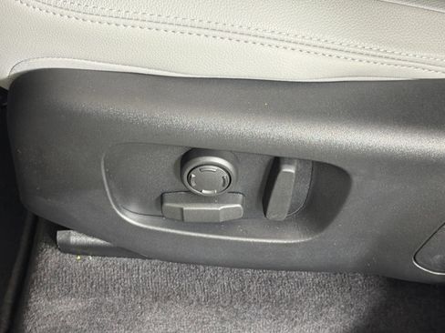 New 2026 Land Rover Range Rover Velar S image 24