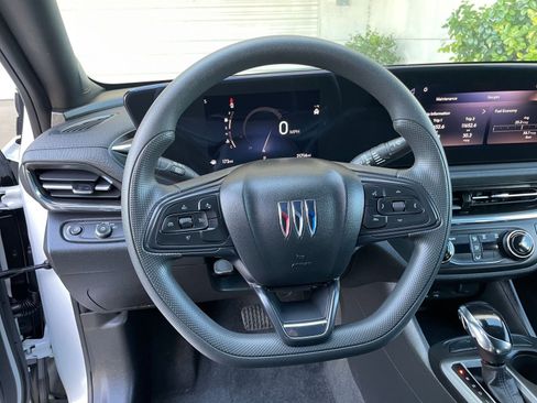 Used 2025 Buick Envista Preferred image 29