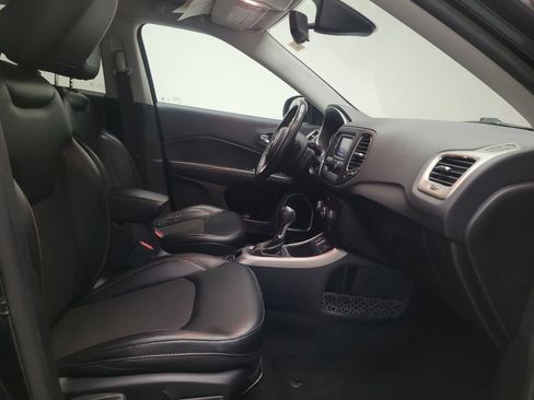 Used 2018 Jeep Compass Latitude FWD image 21