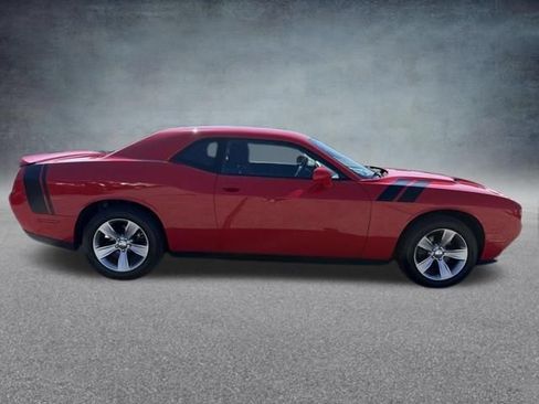 Used 2016 Dodge Challenger SXT RWD image 5