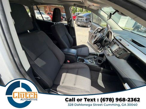 Used 2018 Toyota RAV4 XLE FWD image 10
