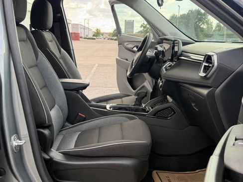 Used 2024 Chevrolet TrailBlazer LS FWD image 18