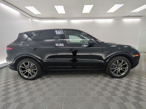 Used 2023 Porsche Cayenne E-Hybrid image 8