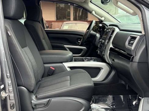 Used 2019 Nissan Titan SV w/ SV Convenience Package AWD/4WD image 17