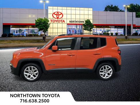 Used 2015 Jeep Renegade Latitude image 2