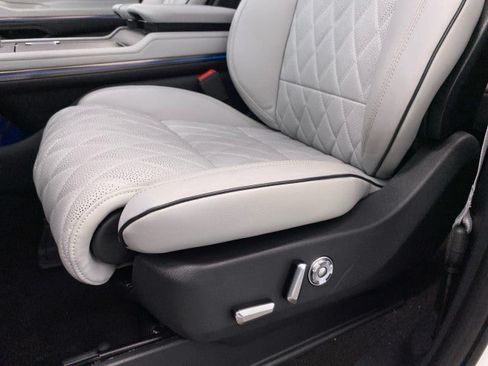 New 2026 Lincoln Navigator L Black Label AWD/4WD image 22