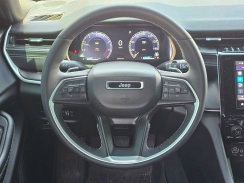 Used 2023 Jeep Grand Cherokee Altitude AWD/4WD image 7