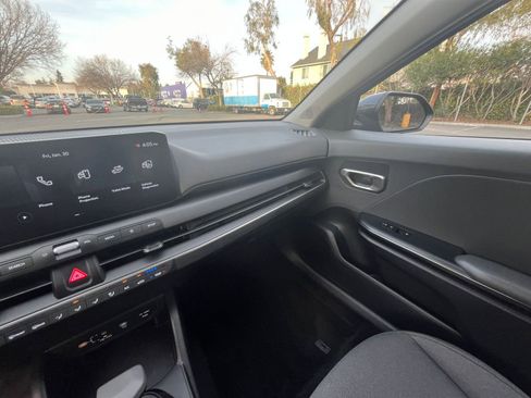 Used 2025 Kia K4 LXS image 34